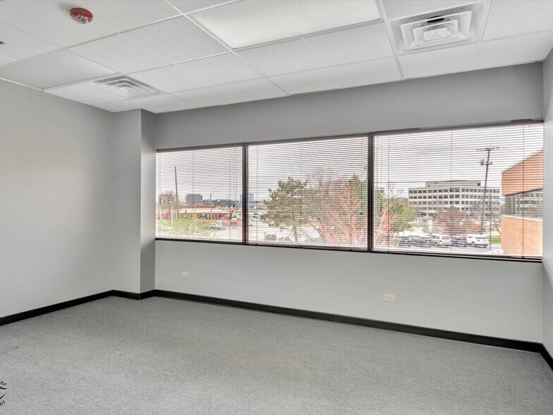 More Photos Of 1990 E Algonquin Rd, Schaumburg Medical For Lease