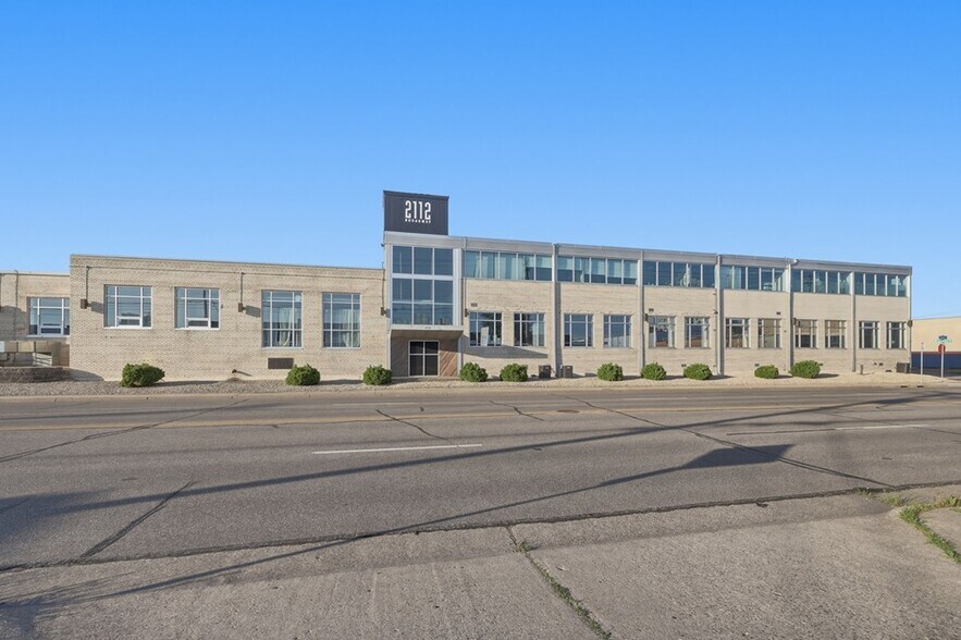 Primary Photo Of 2112 Broadway St NE, Minneapolis Showroom For Lease