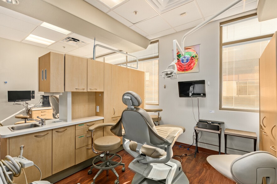 More Photos Of 9179 W Thunderbird Rd, Peoria Medical For Lease