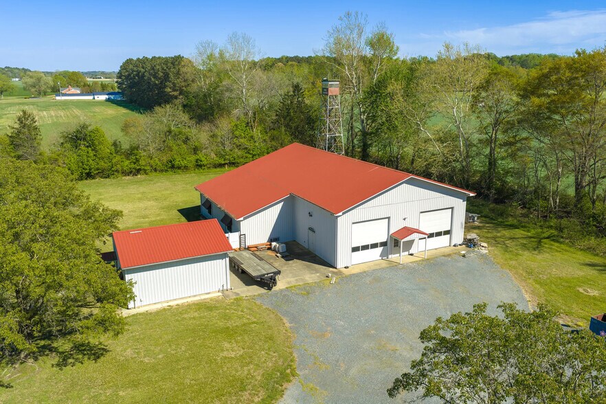 More Photos Of 27013 E Lillian St, Hebron Warehouse For Sale
