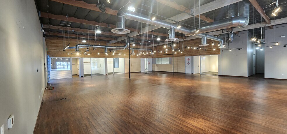 More Photos Of 9240 Clairemont Mesa Blvd, San Diego Showroom For Lease