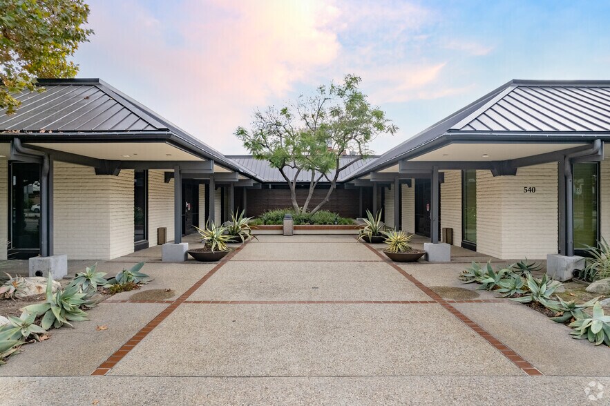 More Photos Of 540 W Woodbury Rd, Altadena Office For Lease