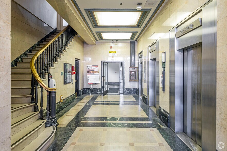 More Photos Of 2014 Tulare St, Fresno Office For Lease