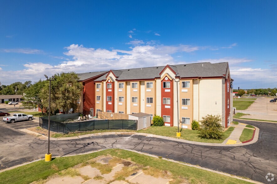 More Photos Of 1420 N Lorraine St, Hutchinson Hotel For Sale