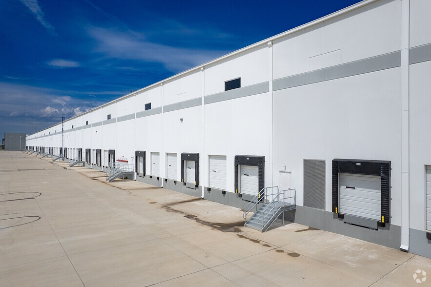 More Photos Of 2062 Woods Road, Brookshire Warehouse For Lease