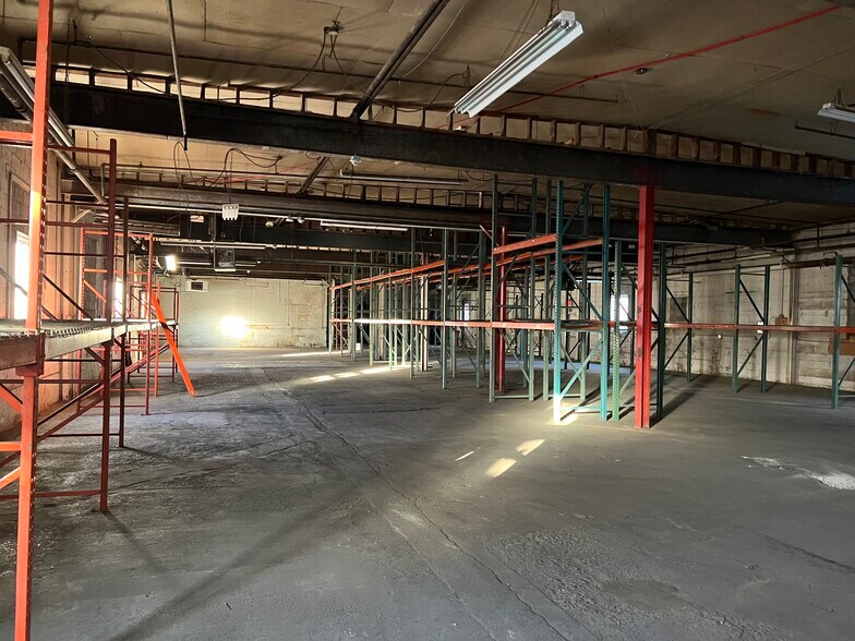 More Photos Of 122 E Railroad Ave, West Haverstraw Showroom For Lease