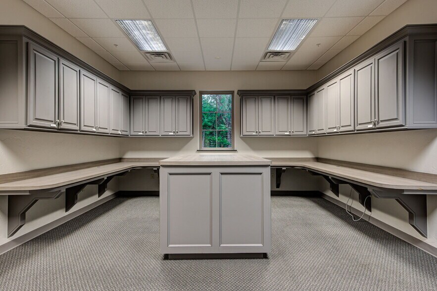 More Photos Of 4509-4513 Memorial Cir, Oklahoma City Office For Sale