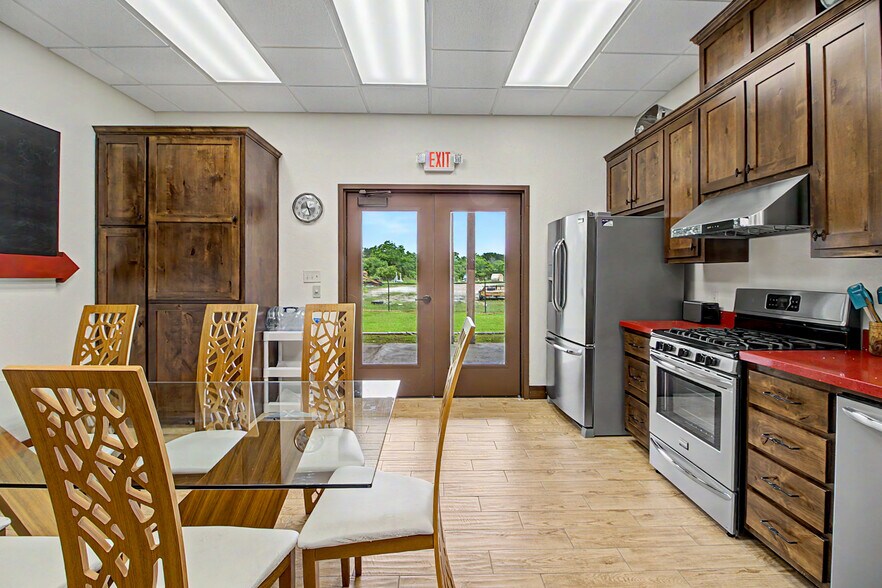 More Photos Of 8050 TX-21, Caldwell Office For Lease