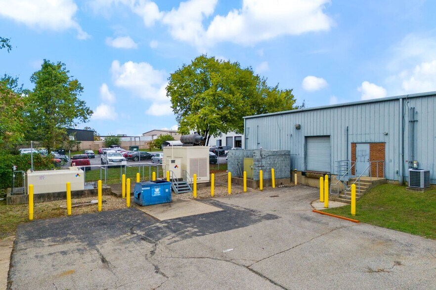 More Photos Of 2800 Diode Ln, Louisville Warehouse For Sale
