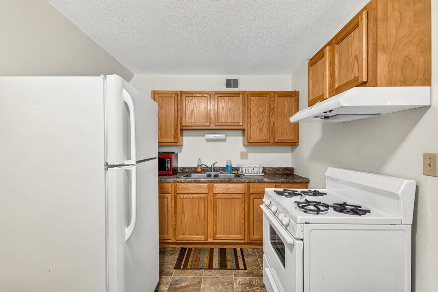 More Photos Of 875-885 25th St, Lincoln Apartments For Sale