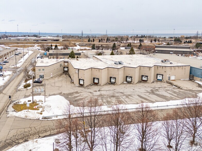 More Photos Of 504 Kenora Ave, Hamilton Warehouse For Lease