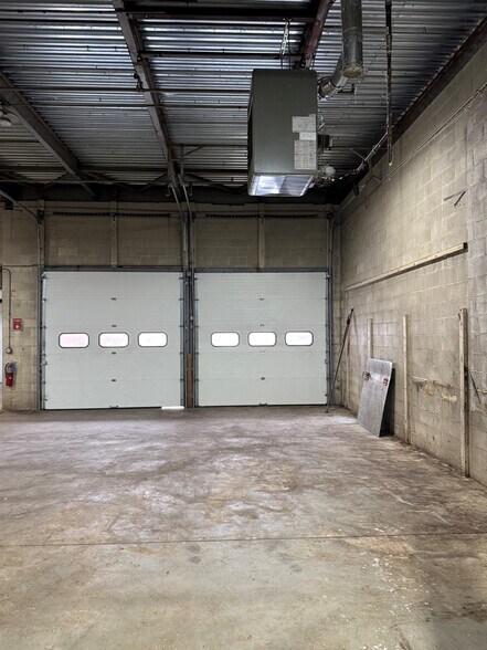 More Photos Of 18 Midland St, Hartford Light Manufacturing For Lease