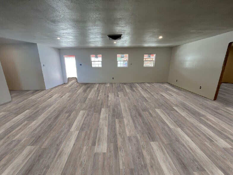 More Photos Of 1640 N White Sands Blvd, Alamogordo General Retail For Sale