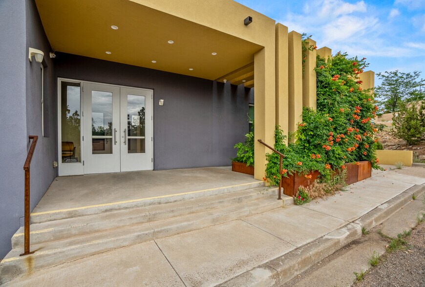 More Photos Of 450 St Michael's Dr, Santa Fe Office For Sale