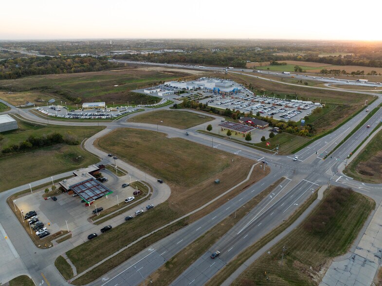More Photos Of 111th St @ Frontage St, Urbandale Land For Sale