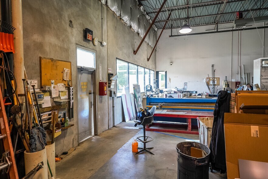 More Photos Of 8197 Euclid Ct, Manassas Park Warehouse For Lease