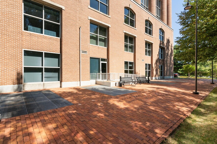 More Photos Of 8000 Towers Crescent Dr, Vienna Office For Lease