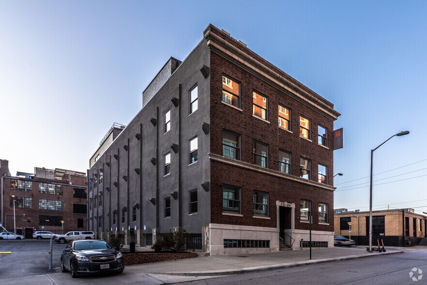 More Photos Of 2100 Central St, Kansas City Office For Lease