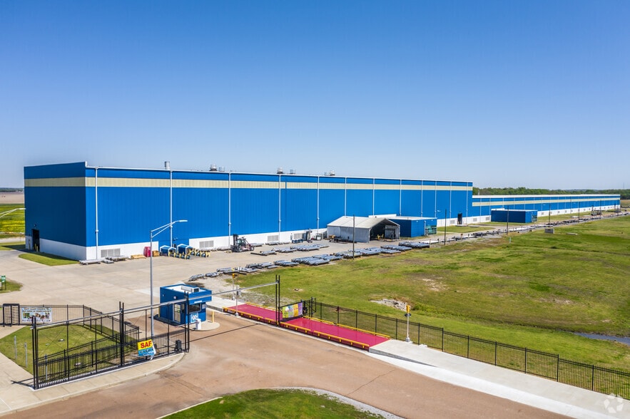 Primary Photo Of 1001 Schulz Blvd, Robinsonville Manufacturing For Lease