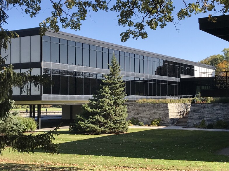 Primary Photo Of 401 N Lake St, Neenah Medical For Sale