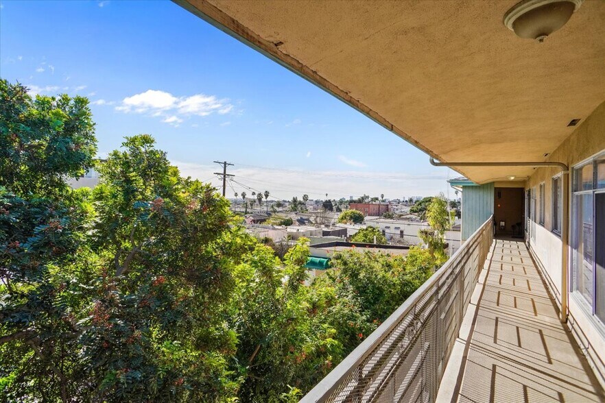 More Photos Of 543 N Ardmore Ave, Los Angeles Multifamily For Sale