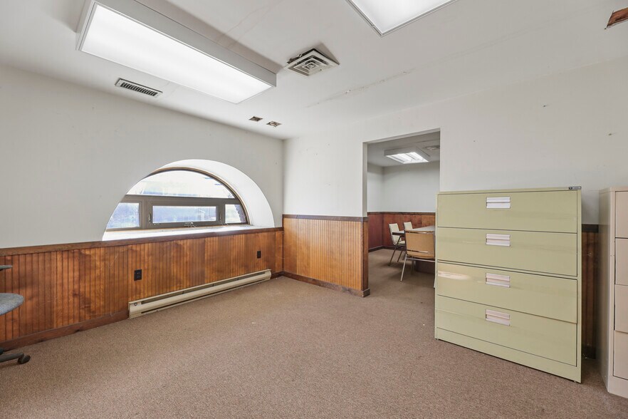 More Photos Of 1311 East St, Pittsfield Industrial For Sale