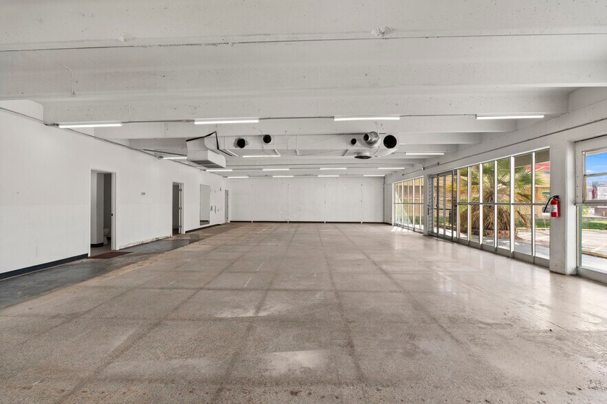 More Photos Of 5421 Grissom Rd, San Antonio Storefront For Lease