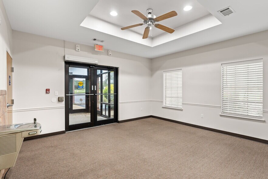 More Photos Of 1200 Henley Ln, Baker Medical For Lease