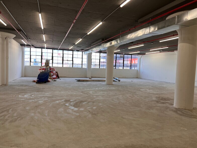 More Photos Of 218 Newell St, Brooklyn Manufacturing For Lease