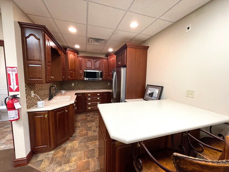 More Photos Of 530 Walnut Ave NE, Canton Storefront Retail Office For Sale