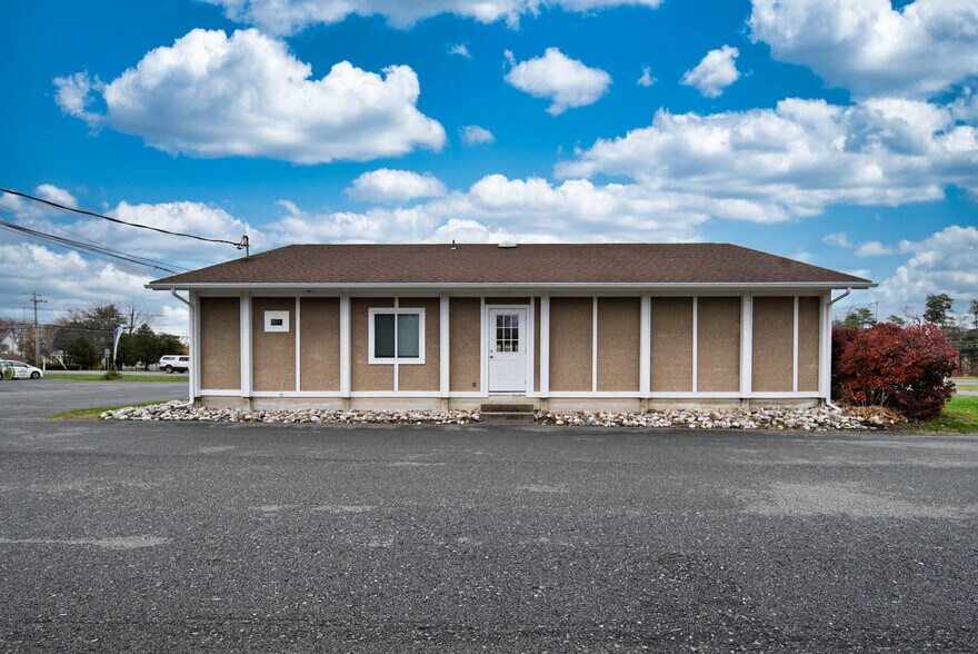 More Photos Of 404 Troy Schenectady Rd, Latham Office Residential For Lease