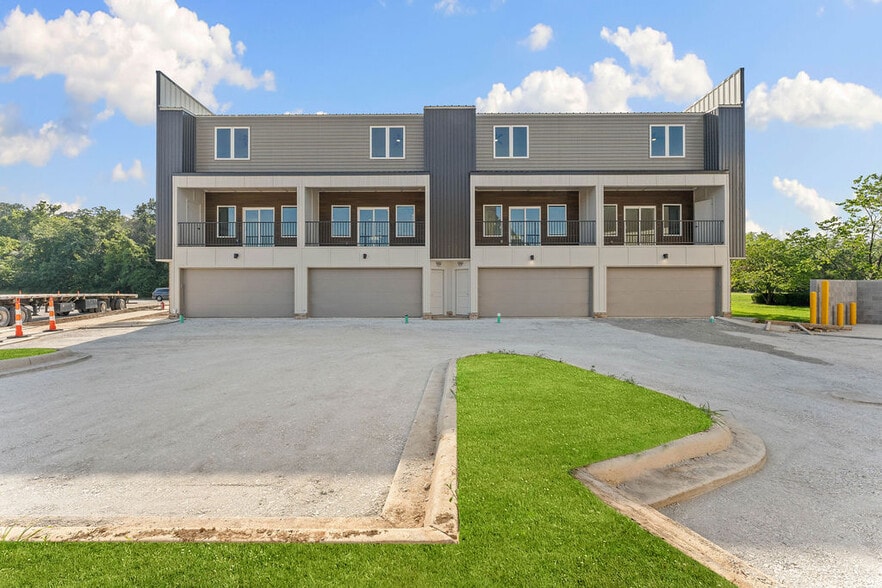 More Photos Of 1982 S Razorback Rd, Fayetteville Apartments For Sale