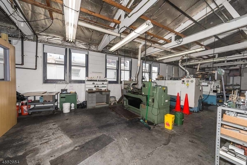More Photos Of 131 Lincoln Blvd, Middlesex Manufacturing For Lease