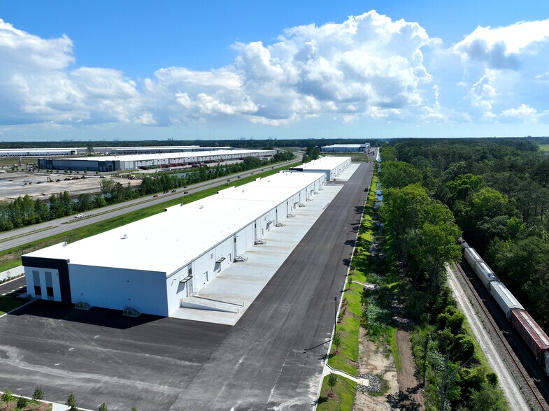 More Photos Of Veterans Parkway, Savannah Unknown For Lease