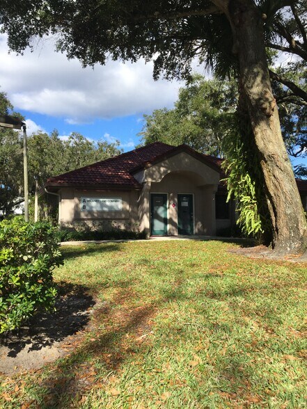 More Photos Of 251 Plaza Ave, Oviedo Unknown For Lease