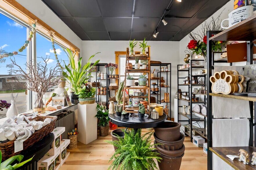 More Photos Of 310 W Irving Park Rd, Wood Dale General Retail For Sale