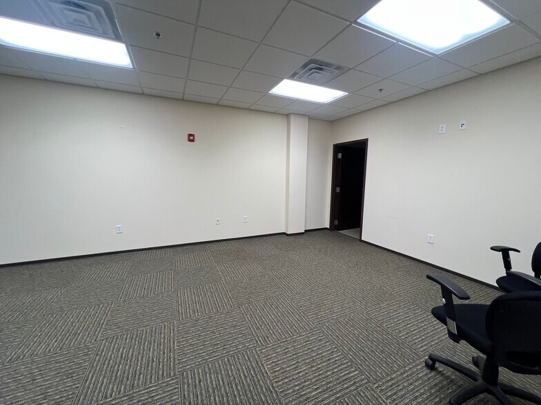More Photos Of 2350 Bentridge Ln, Fayetteville Office For Lease