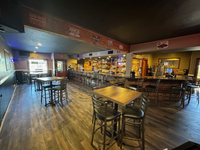 More Photos Of 612 B St, Marysville Bar For Sale
