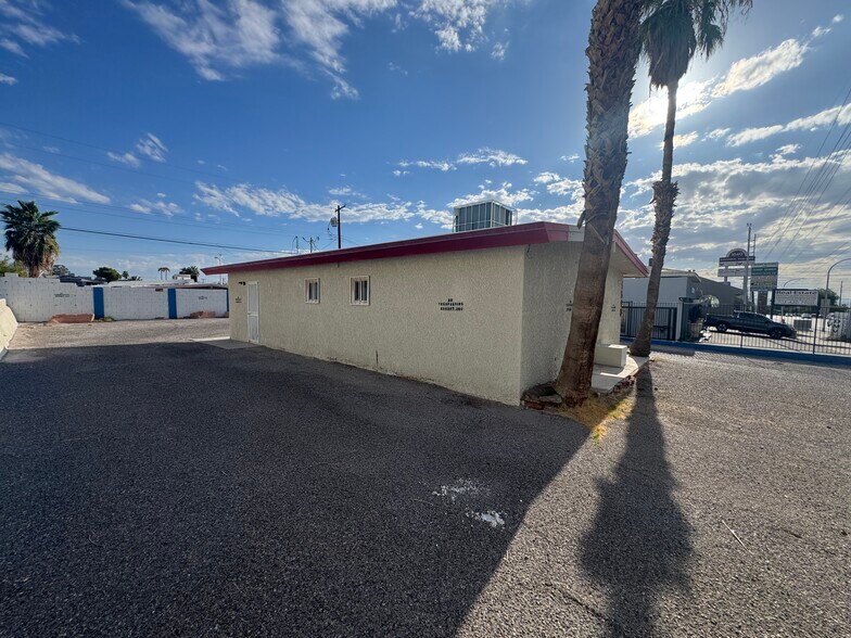 More Photos Of 1610 E Sahara Ave, Las Vegas Freestanding For Lease