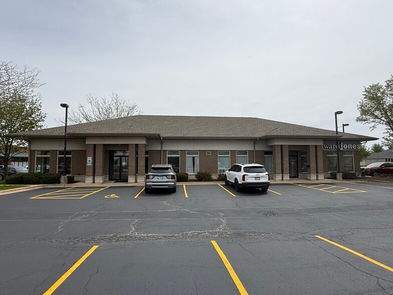 More Photos Of 608 E Veterans Pky, Yorkville Medical For Lease