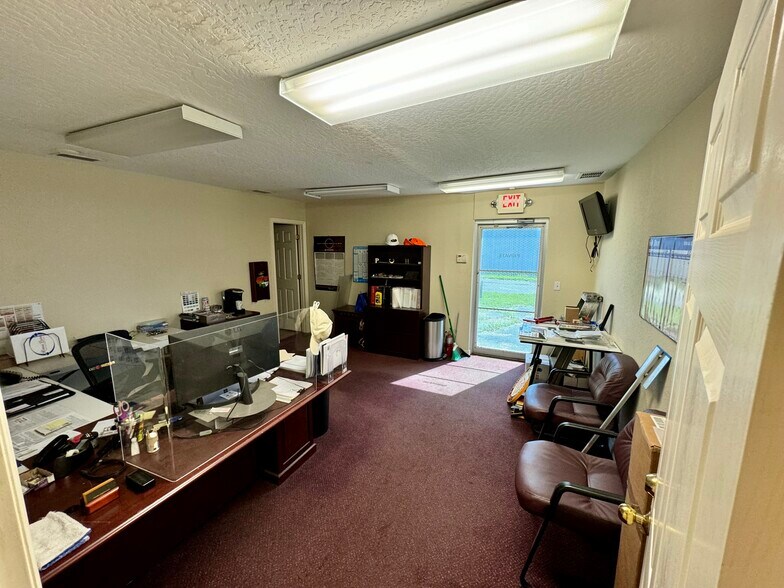 More Photos Of 517 Mason Ave, Daytona Beach Freestanding For Lease