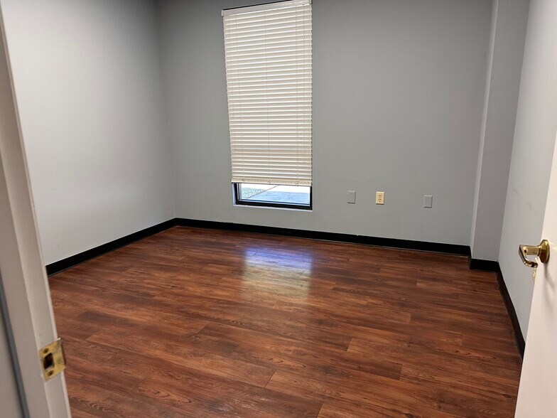More Photos Of 297 Industrial Park Dr, Lawrenceville Warehouse For Lease