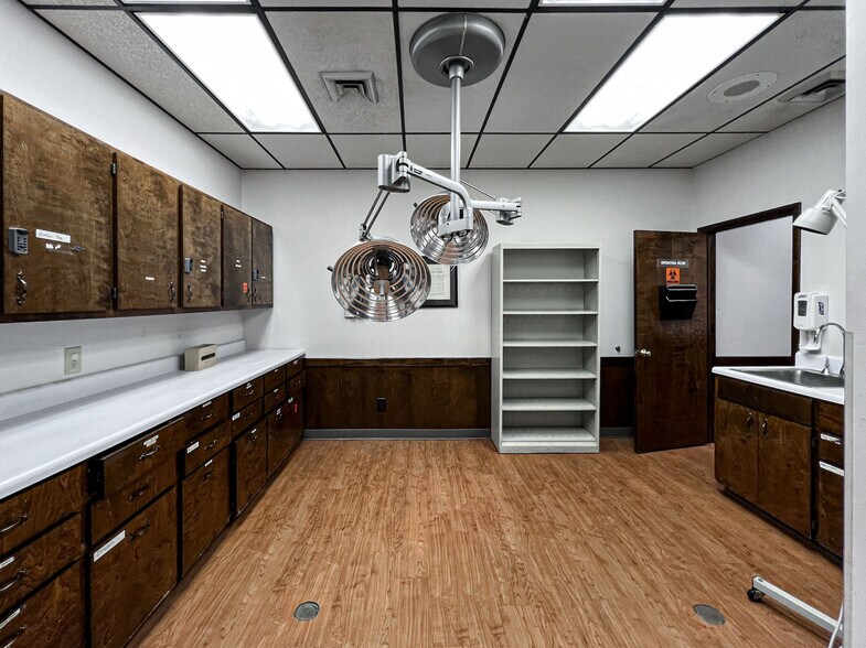 More Photos Of 119 W Lowman St, Mullins Medical For Sale