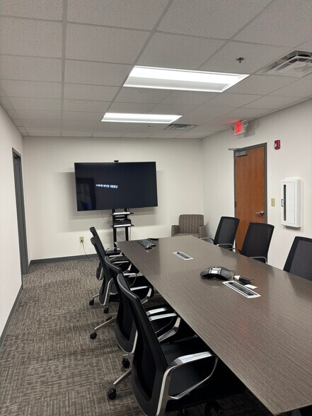 More Photos Of 100 Country Club Dr, Hendersonville Medical For Lease