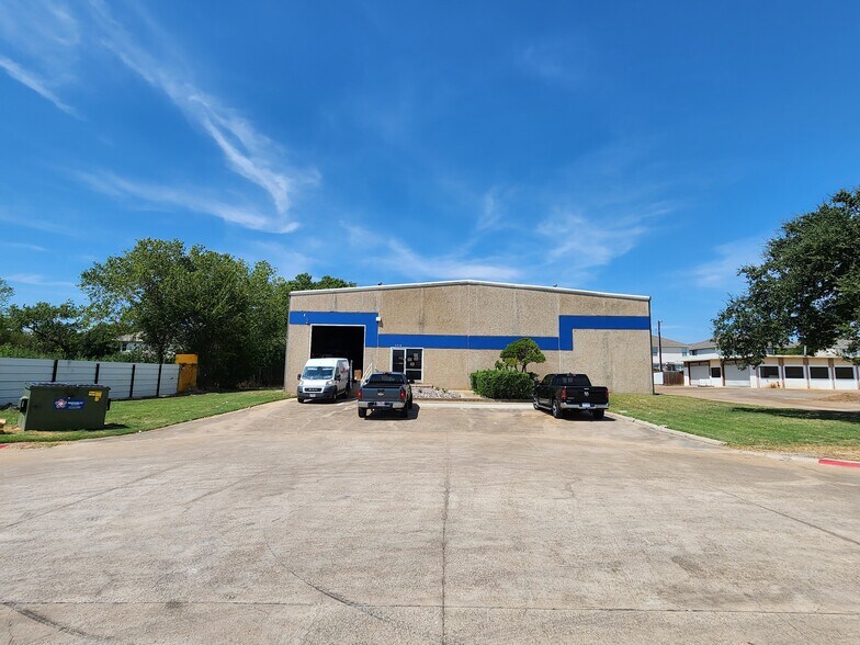 More Photos Of 2319 Sterling Ct, Arlington Warehouse For Sale