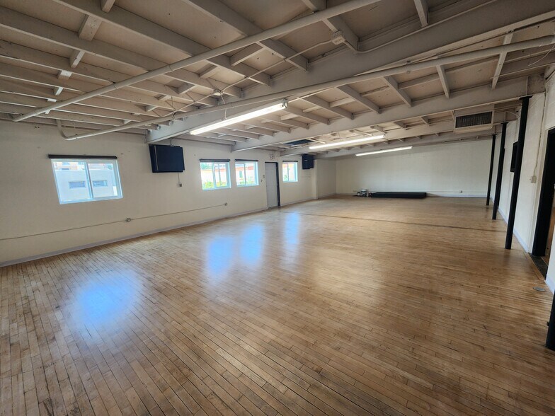 More Photos Of 953 S Raymond Ave, Pasadena Service For Lease