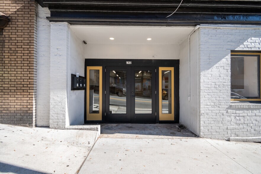 More Photos Of 142 N Jackson St, Athens General Retail For Sale