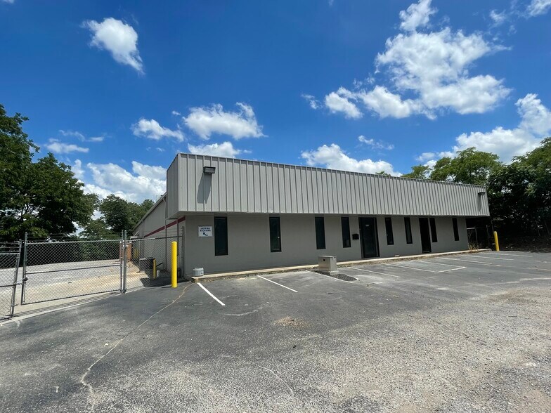 More Photos Of 1470 Poplar Ln, Nashville Service For Lease