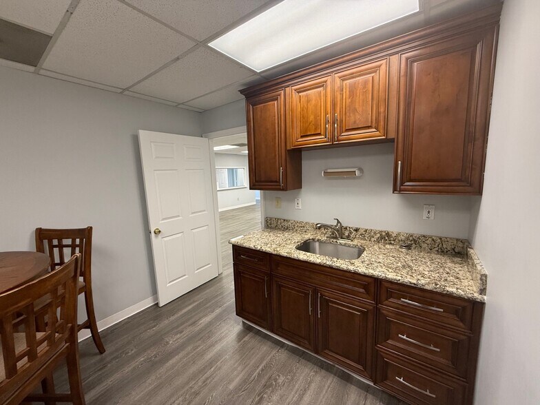 More Photos Of 4028 Holcomb Bridge Rd, Peachtree Corners Office For Lease