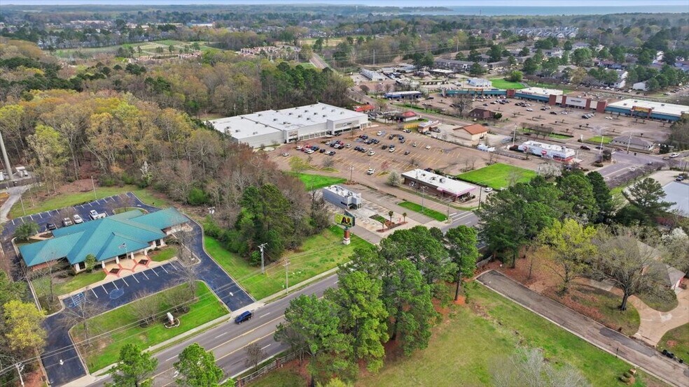More Photos Of 1900 E County Line Rd, Ridgeland Fast Food For Sale